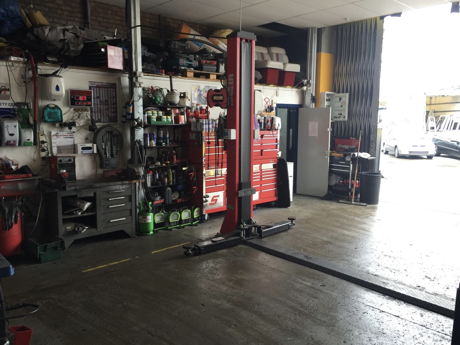 Mobile mechanic on site